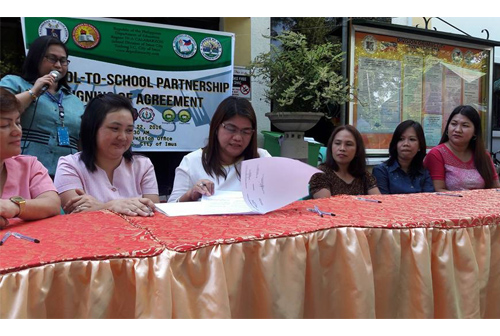 CES/OIC SDS Dr. Lualhati O. Cadavedo (center) signs the School-to-School Partnership Agreement as witness together with participating schools’ PTA presidents during the activity hosted by the Schools Division.